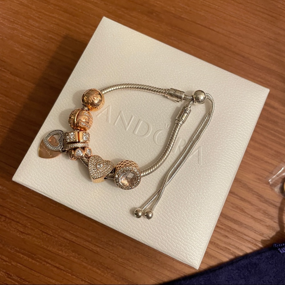 Sold out - Pandora❤️Rose gold❤️bracelet + 8 charms